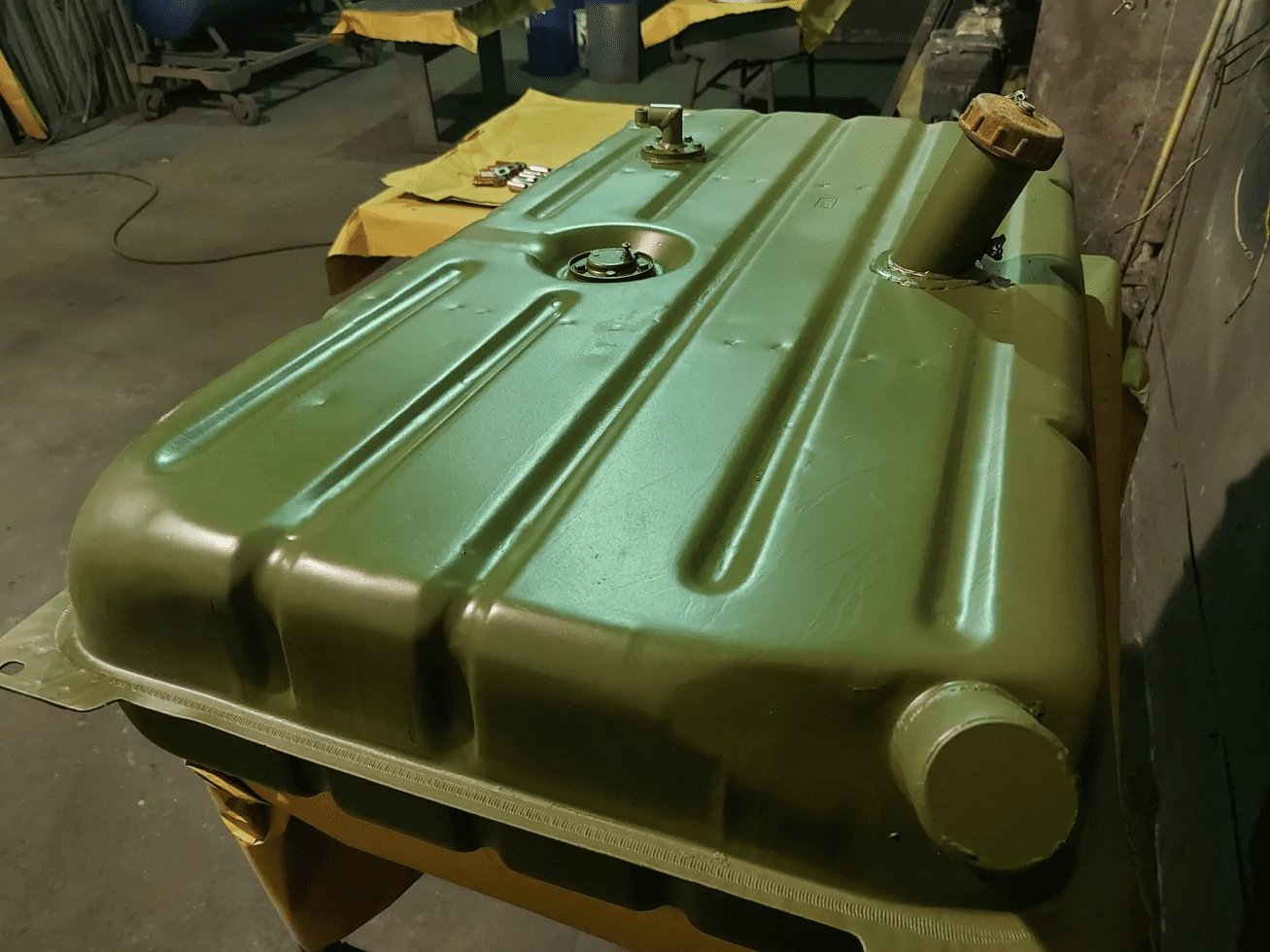 Бак топливный 204Г-1101008 в сборе на двигатель ЯАЗ-204Г