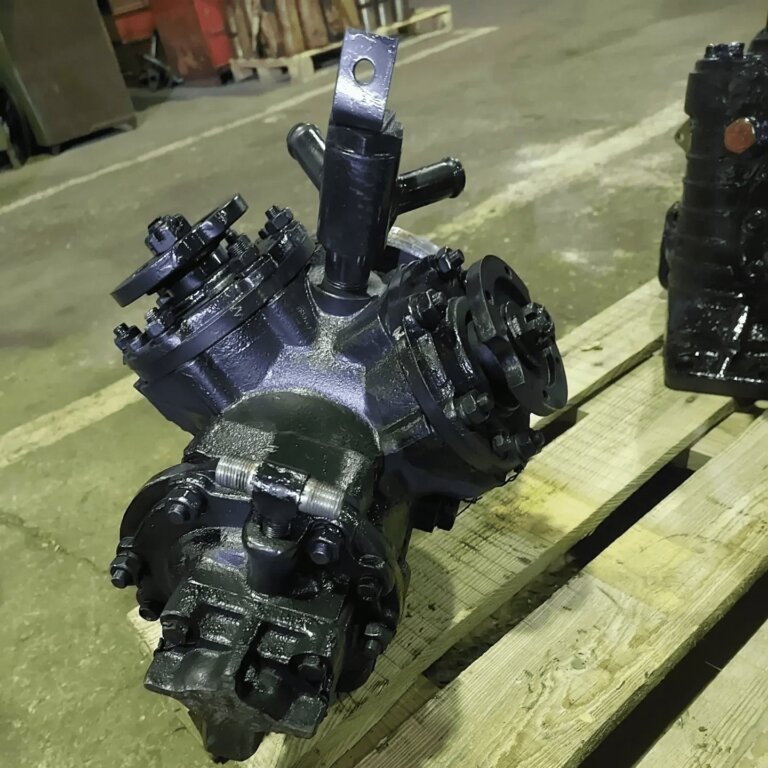 Редуктор привода вентилятора 543-1308509 нижний на МАЗ-543